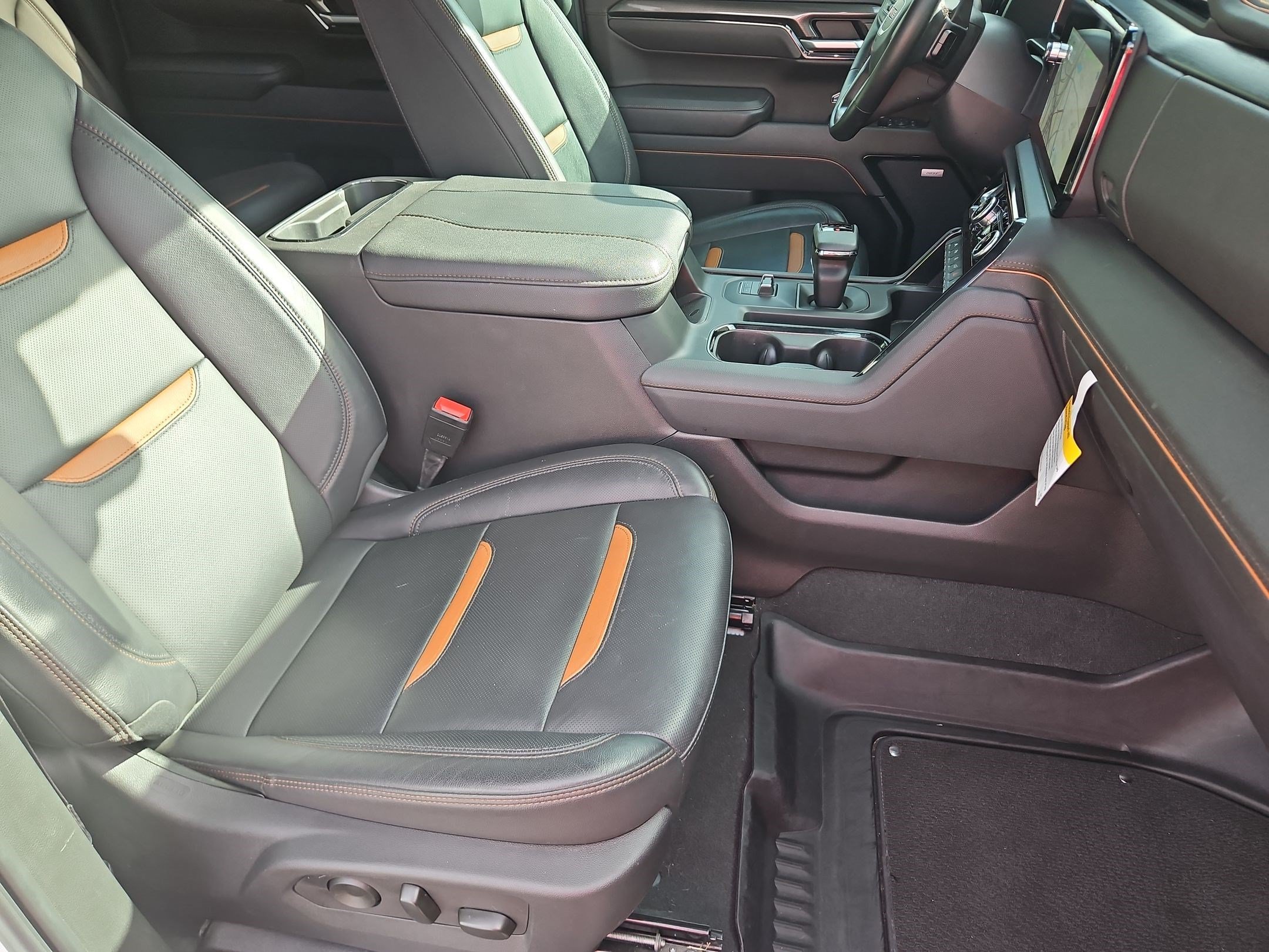 Certified 2025 GMC Sierra 1500 AT4 w/ AT4 Premium Package AWD/4WD image 29