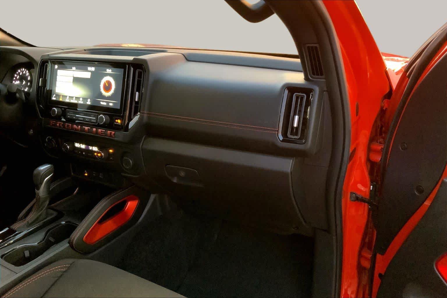 Used 2025 Nissan Frontier PRO-4X AWD/4WD image 16