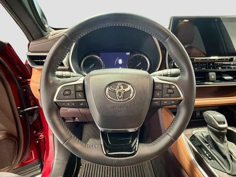 Used 2020 Toyota Highlander Platinum AWD/4WD image 11