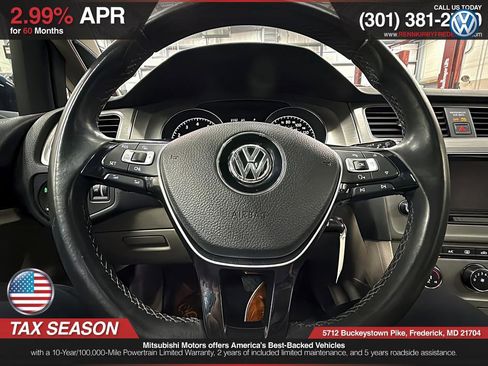 Used 2015 Volkswagen Golf S image 16