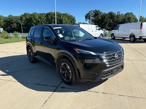 Used 2026 Nissan Rogue SV AWD/4WD image 8