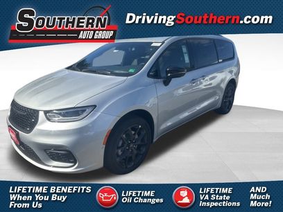 New 2026 Chrysler Pacifica Limited w/ S Appearance Package