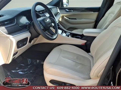 Used 2023 Jeep Grand Cherokee Limited AWD/4WD image 11