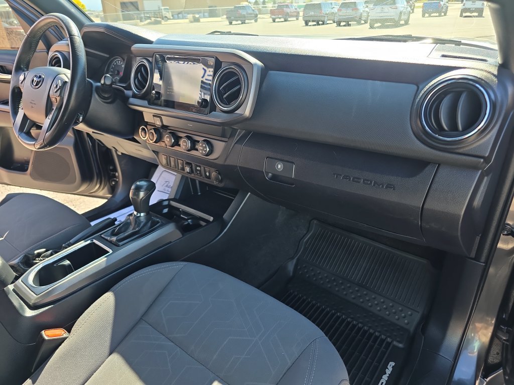 Used 2019 Toyota Tacoma TRD Off-Road w/ Technology Package AWD/4WD image 31