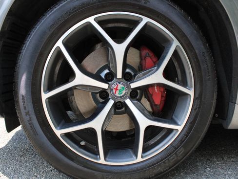 Used 2020 Alfa Romeo Stelvio Ti w/ Active Blind Spot Package AWD/4WD image 21