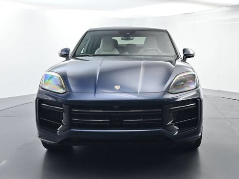 Certified 2025 Porsche Cayenne Turbo AWD/4WD image 18
