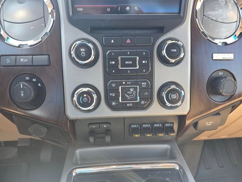 Used 2014 Ford F250 Lariat w/ Lariat Ultimate Package AWD/4WD image 17