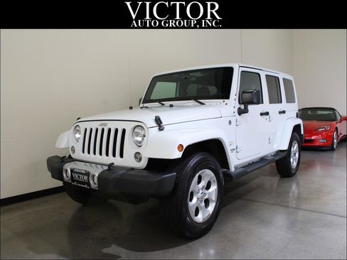Used 2015 Jeep Wrangler Unlimited Sahara w/ Connectivity Group AWD/4WD image 4