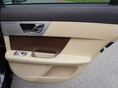 Used 2013 Jaguar XF 3.0 RWD image 15