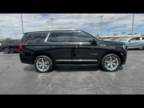 Certified 2021 GMC Yukon SLT w/ SLT Luxury Plus Package AWD/4WD image 9