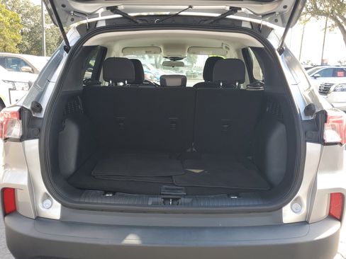 Used 2022 Ford Escape SE w/ SE Sport Appearance Package image 9