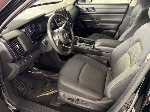 Used 2025 Nissan Pathfinder SV FWD image 27