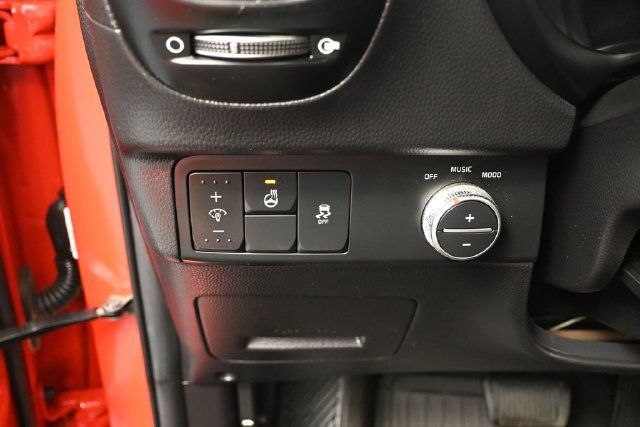 Used 2014 Kia Soul + w/ Primo Package FWD image 24