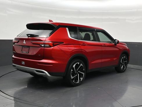Used 2023 Mitsubishi Outlander SE FWD image 5