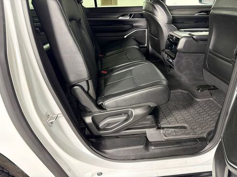 Used 2024 Jeep Wagoneer L Series II w/ Flexible Seating Group image 16