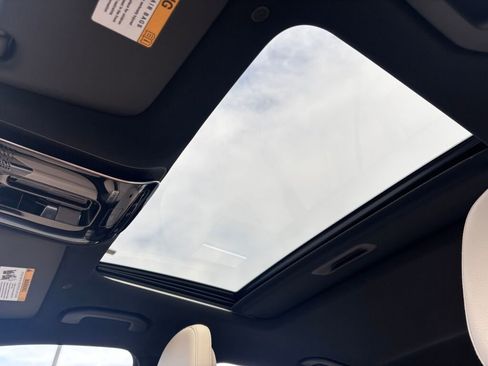 Used 2025 Mercedes-Benz C 300 4MATIC Sedan image 15