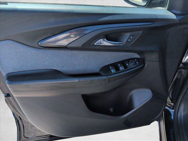 Certified 2023 Chevrolet TrailBlazer LT w/ Convenience Package FWD image 11
