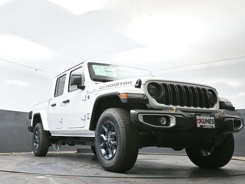 New 2026 Jeep Gladiator Sport AWD/4WD image 40