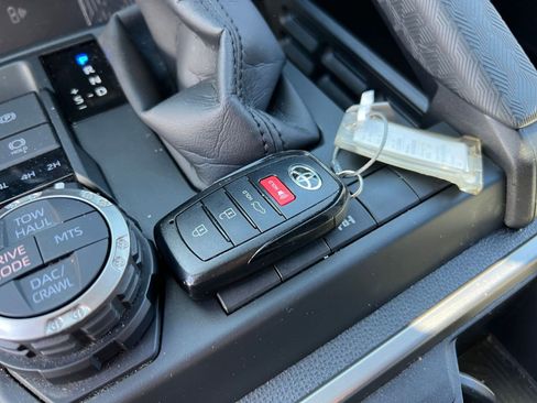 Used 2025 Toyota 4Runner TRD Off-Road image 18