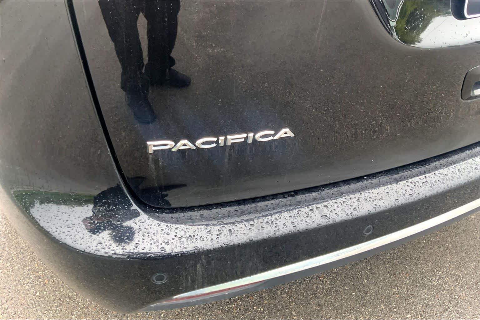 Used 2024 Chrysler Pacifica Touring-L FWD image 29