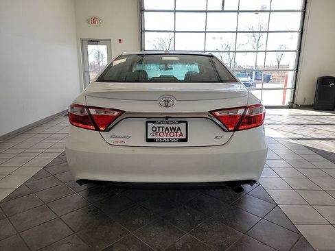 Used 2016 Toyota Camry SE image 6