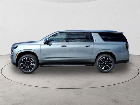 New 2026 Chevrolet Suburban Premier image 8