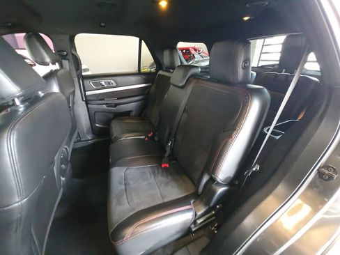Used 2018 Ford Explorer XLT w/ Equipment Group 202A AWD/4WD image 22