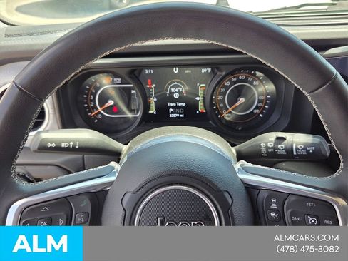 Used 2025 Jeep Wrangler Unlimited Sahara AWD/4WD image 22