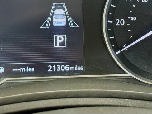 Used 2024 Nissan Versa SV w/ Trunk Package image 8