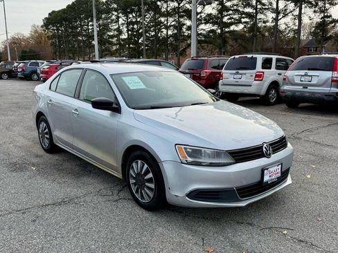 Used 2013 Volkswagen Jetta S image 2