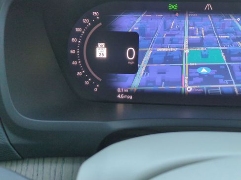 Used 2023 Volvo XC90 B6 Plus image 22