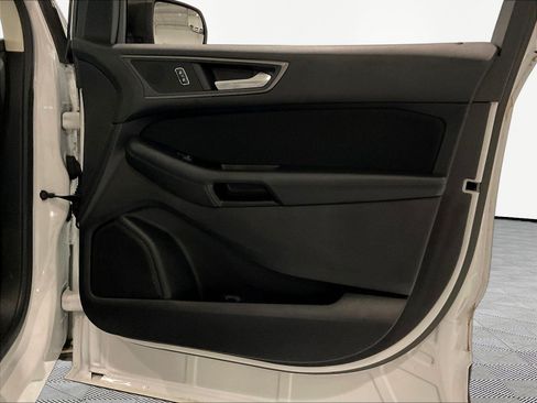 Used 2018 Ford Edge SE FWD image 27
