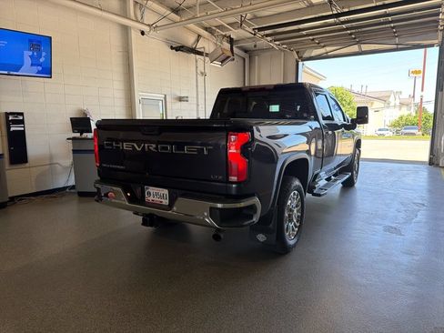 Used 2024 Chevrolet Silverado 2500 LTZ w/ LTZ Convenience Package AWD/4WD image 3