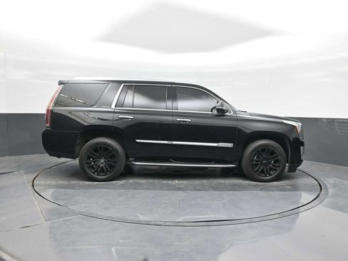 Used 2018 Cadillac Escalade 4WD image 9