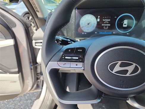 New 2025 Hyundai Elantra Limited image 22