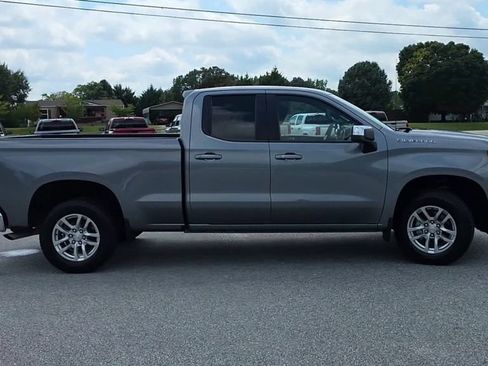 Used 2021 Chevrolet Silverado 1500 LT w/ Bed Protection Package RWD image 9