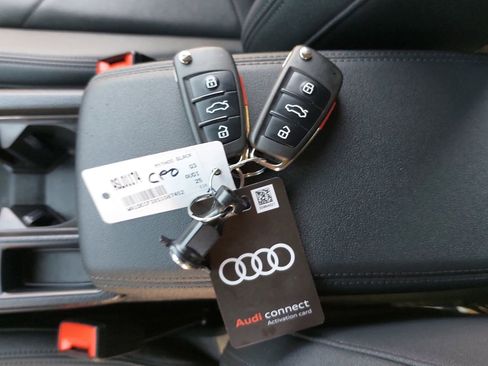 Certified 2025 Audi Q3 2.0T Premium w/ Convenience Package AWD/4WD image 40
