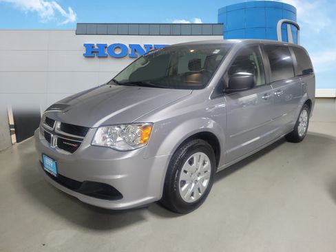 Used 2015 Dodge Grand Caravan SE w/ Quick Order Package 29E SE FWD image 2