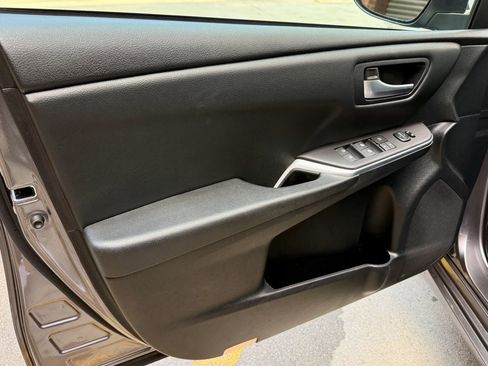 Used 2015 Toyota Camry SE image 9