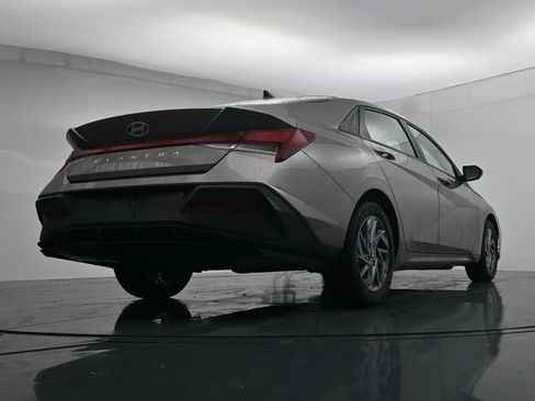 Used 2024 Hyundai Elantra SEL FWD image 22