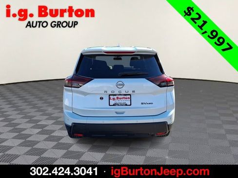 Used 2024 Nissan Rogue SV image 5