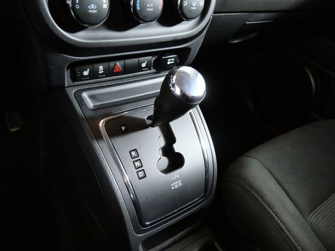 Used 2015 Jeep Patriot Latitude AWD/4WD image 22