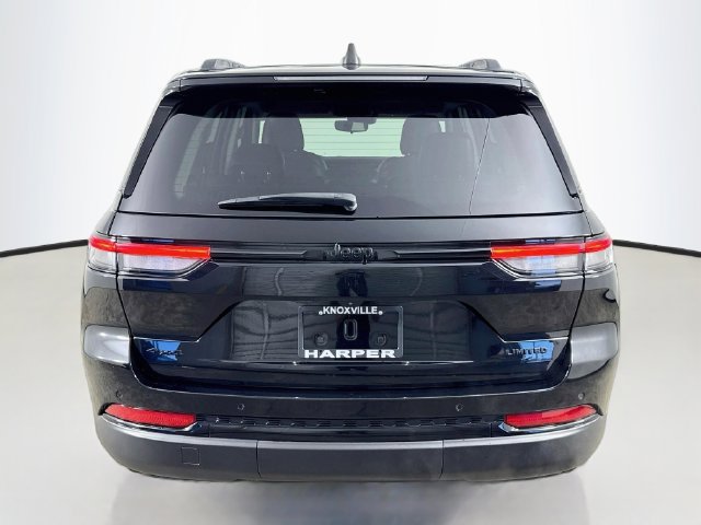 Used 2024 Jeep Grand Cherokee Limited w/ Black Appearance Package AWD/4WD image 9