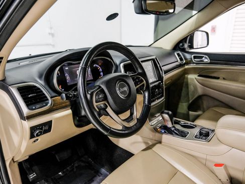 Used 2017 Jeep Grand Cherokee Limited image 18