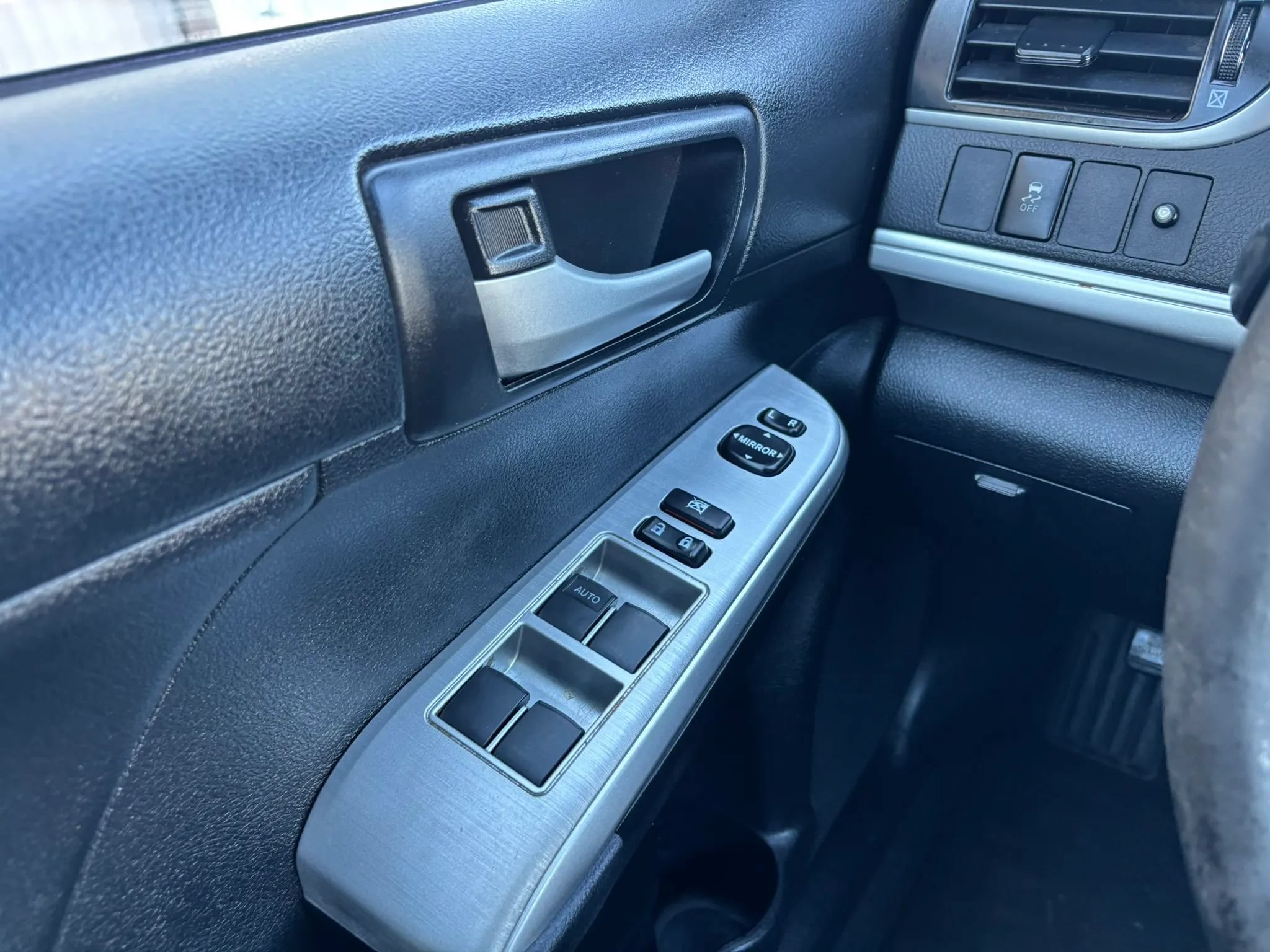 Used 2012 Toyota Camry SE w/ Convenience Pkg FWD image 16