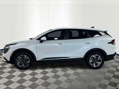 Used 2023 Kia Sportage LX FWD image 2