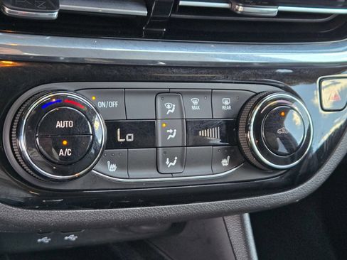 Used 2025 Buick Envista Sport Touring w/ Convenience I Package FWD image 17