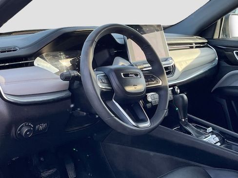 Used 2023 Jeep Compass Limited image 9