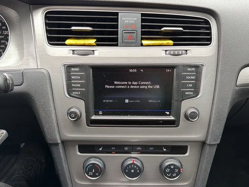 Used 2017 Volkswagen Golf S AWD/4WD image 18