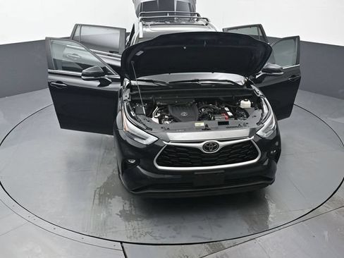 Used 2023 Toyota Highlander XLE FWD image 53